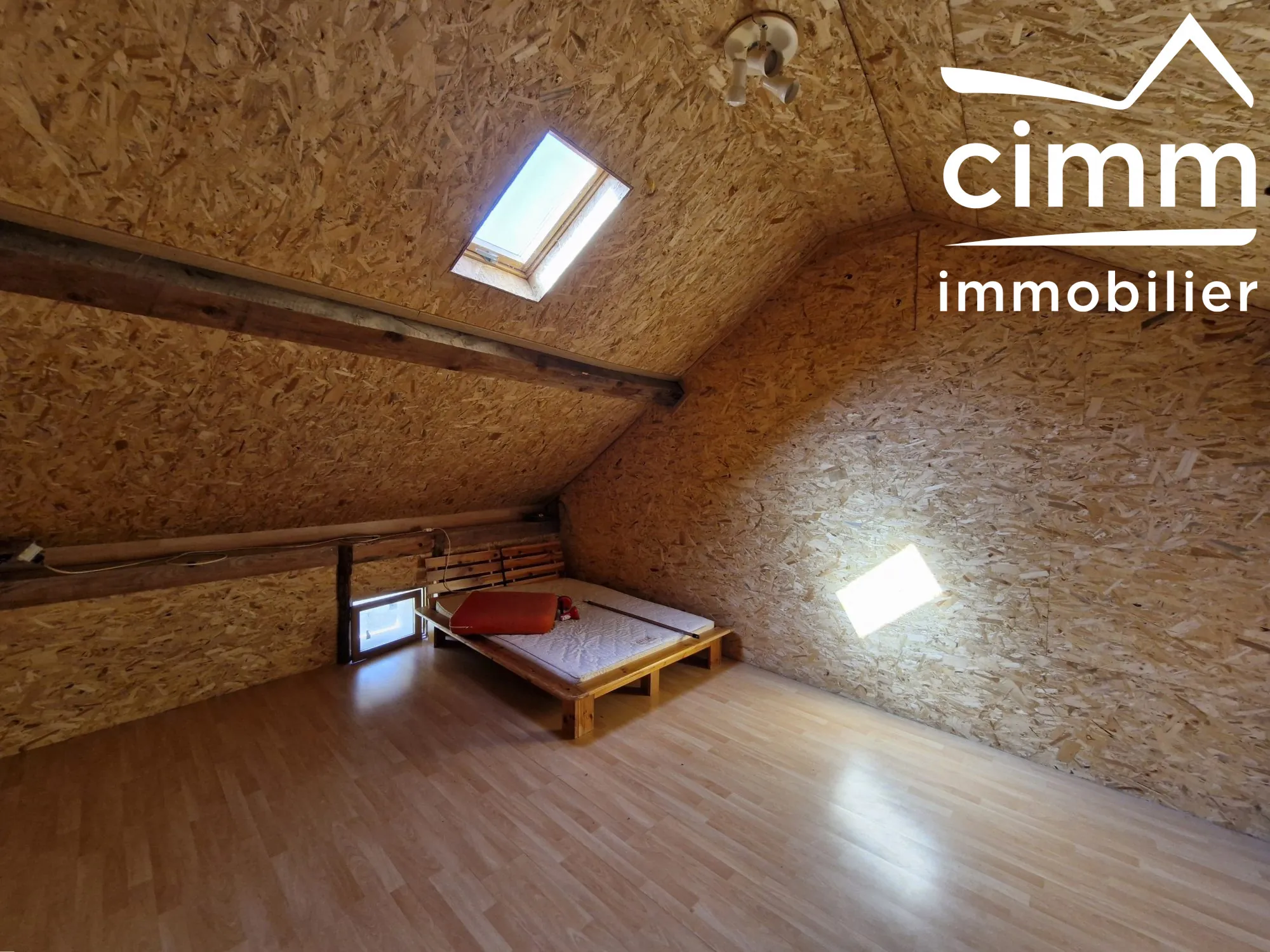 Maison de village à rénover de 217 m² à Tourtre avec terrain inclut 