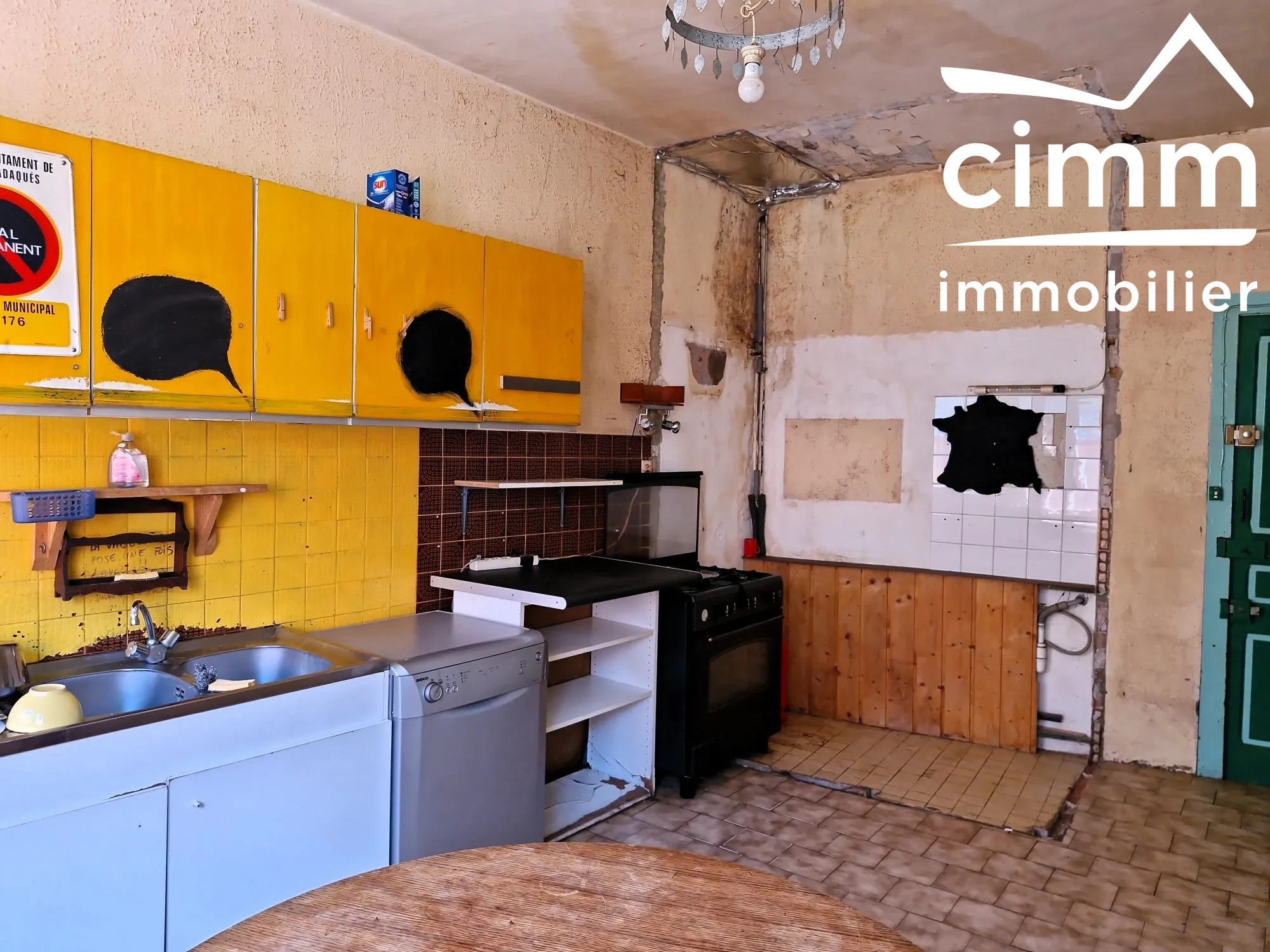 Maison de village à rénover de 217 m² à Tourtre avec terrain inclut 