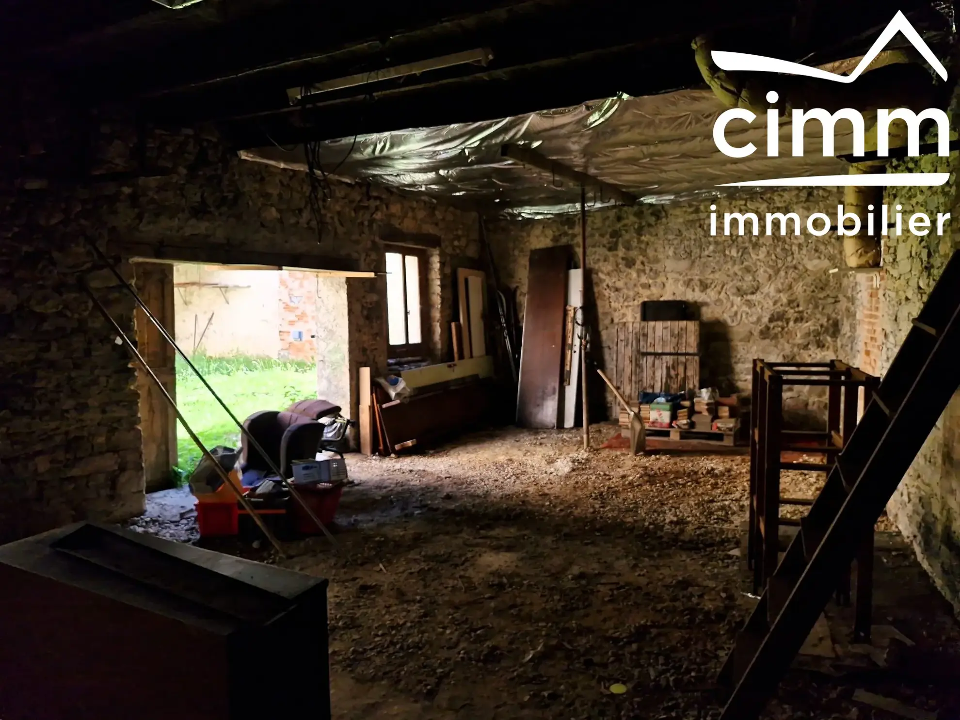 Maison de village à rénover de 217 m² à Tourtre avec terrain inclut 