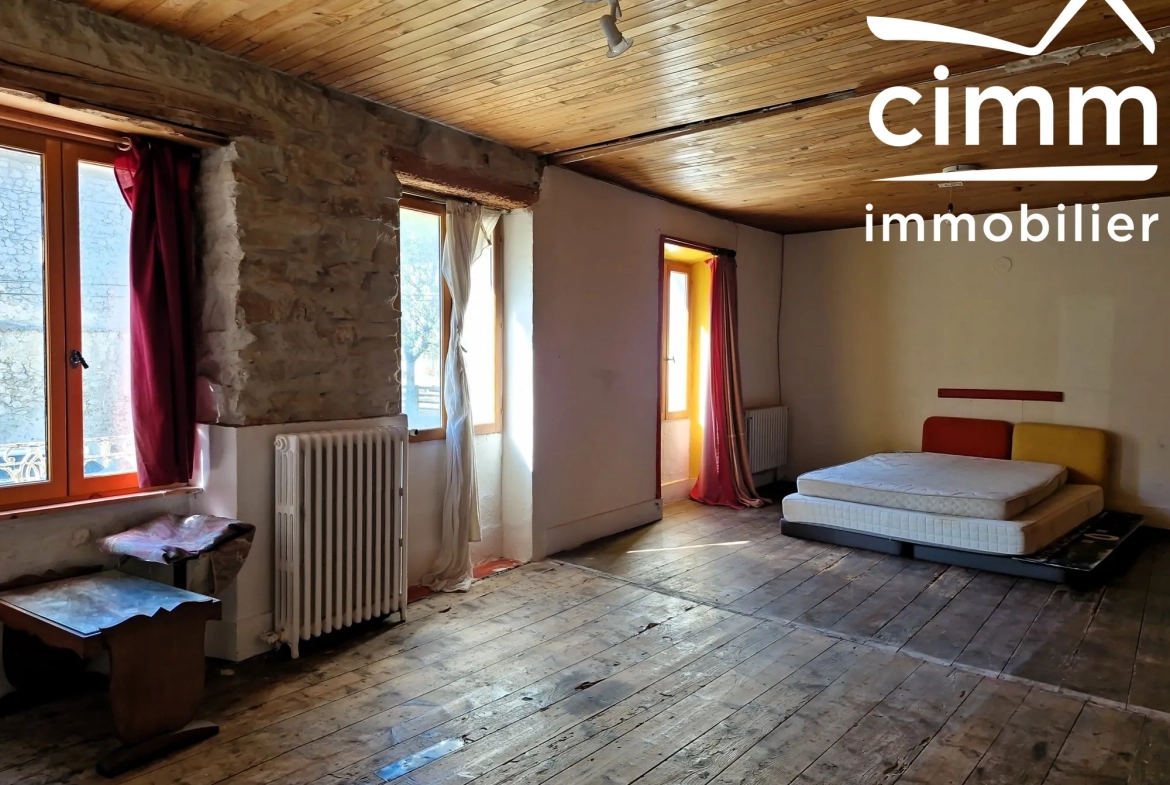 Maison de village à rénover de 217 m² à Tourtre avec terrain inclut 