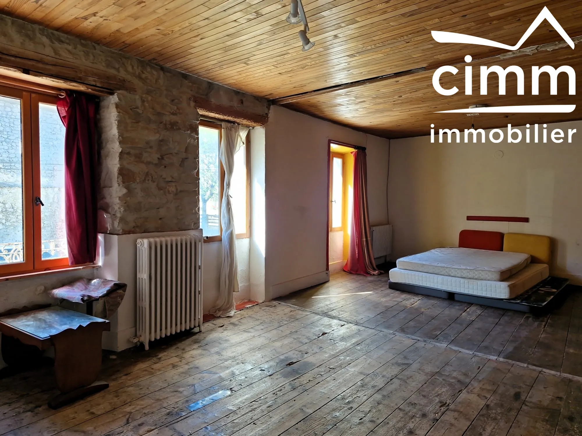 Maison de village à rénover de 217 m² à Tourtre avec terrain inclut 