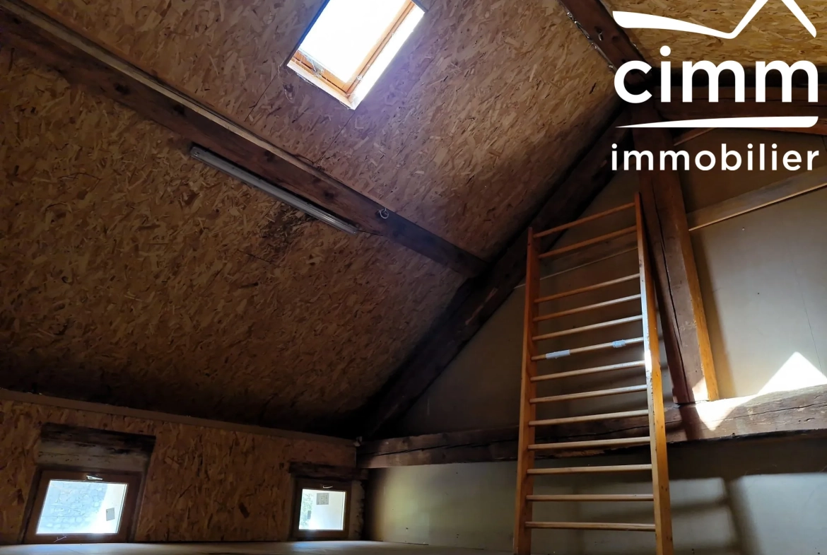 Maison de village à rénover de 217 m² à Tourtre avec terrain inclut 