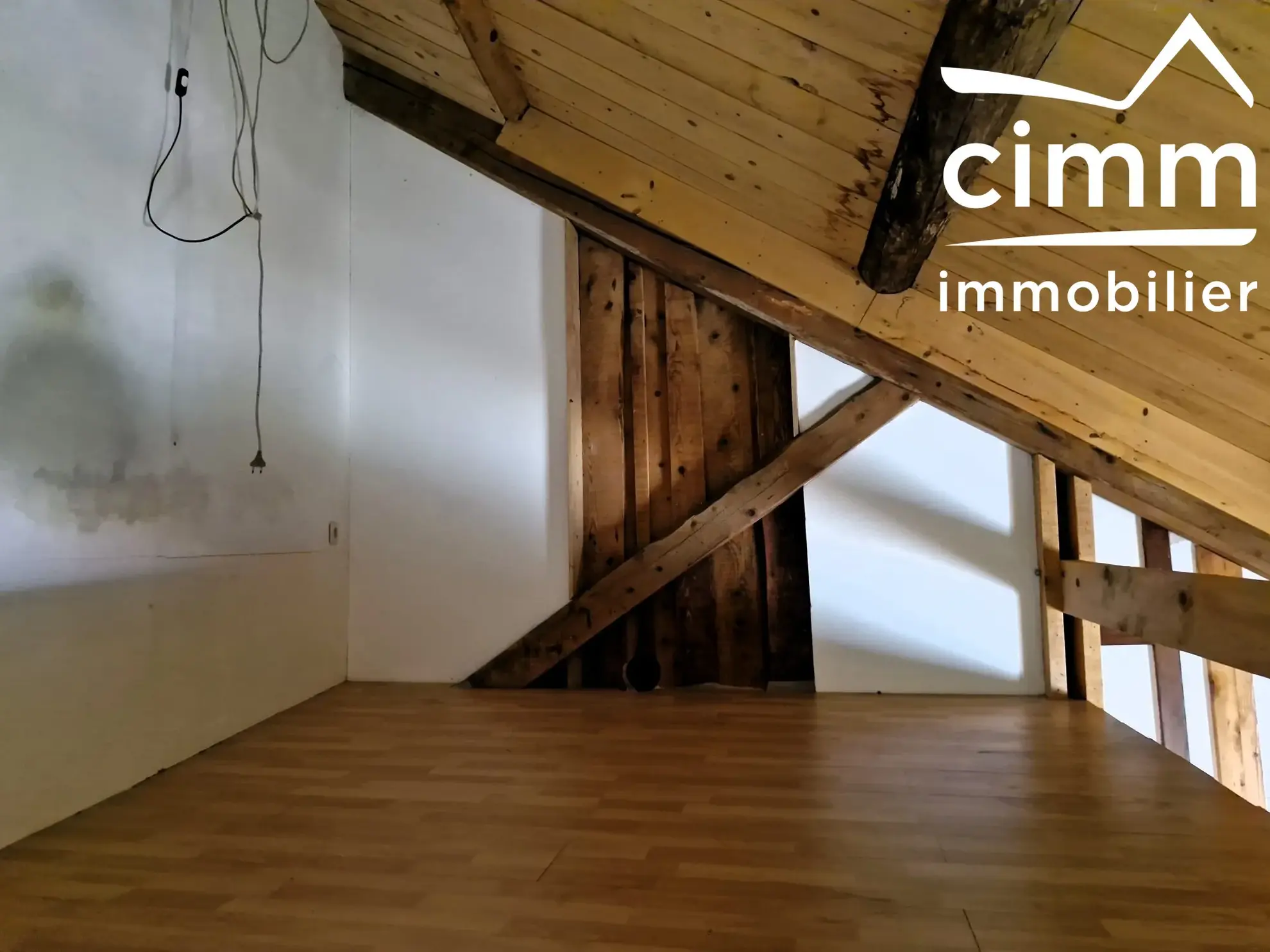 Maison de village à rénover de 217 m² à Tourtre avec terrain inclut 