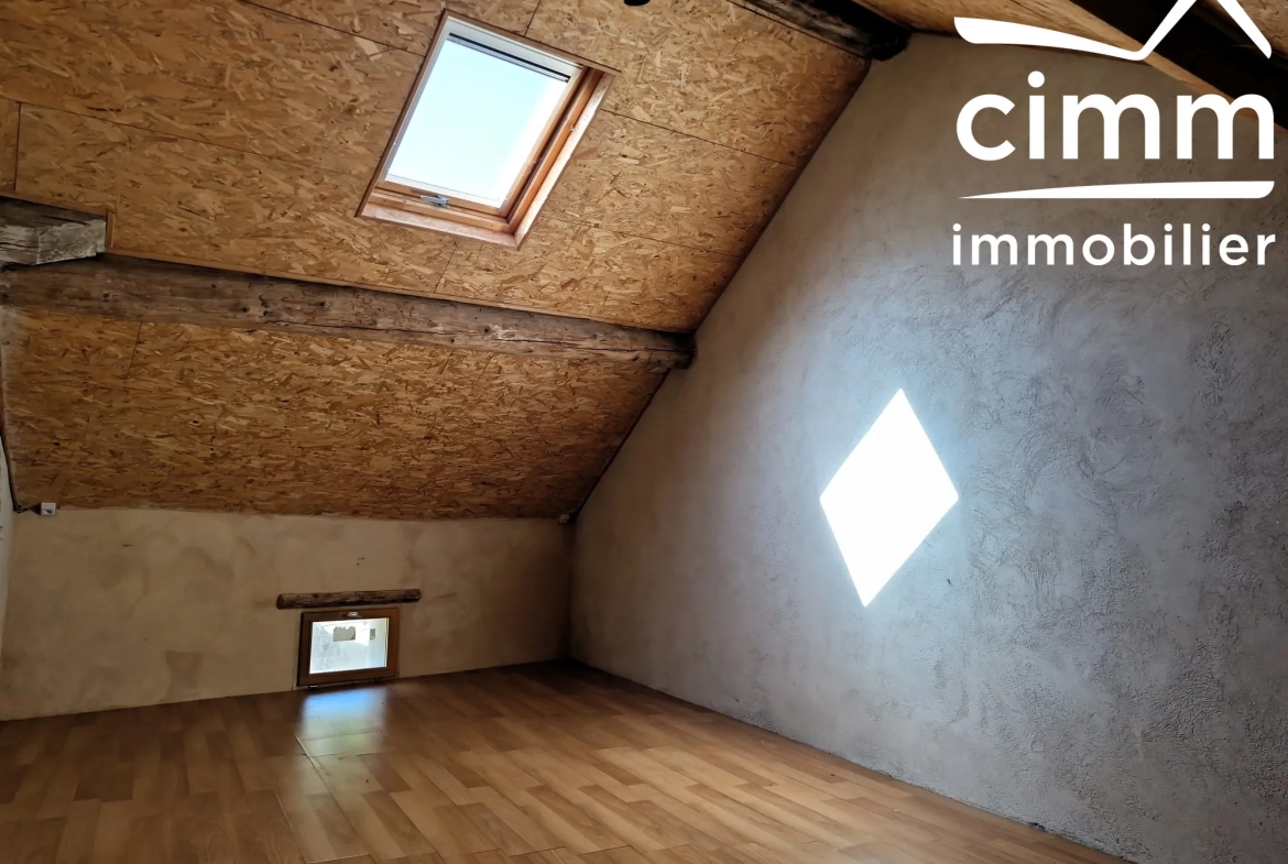 Maison de village à rénover de 217 m² à Tourtre avec terrain inclut 