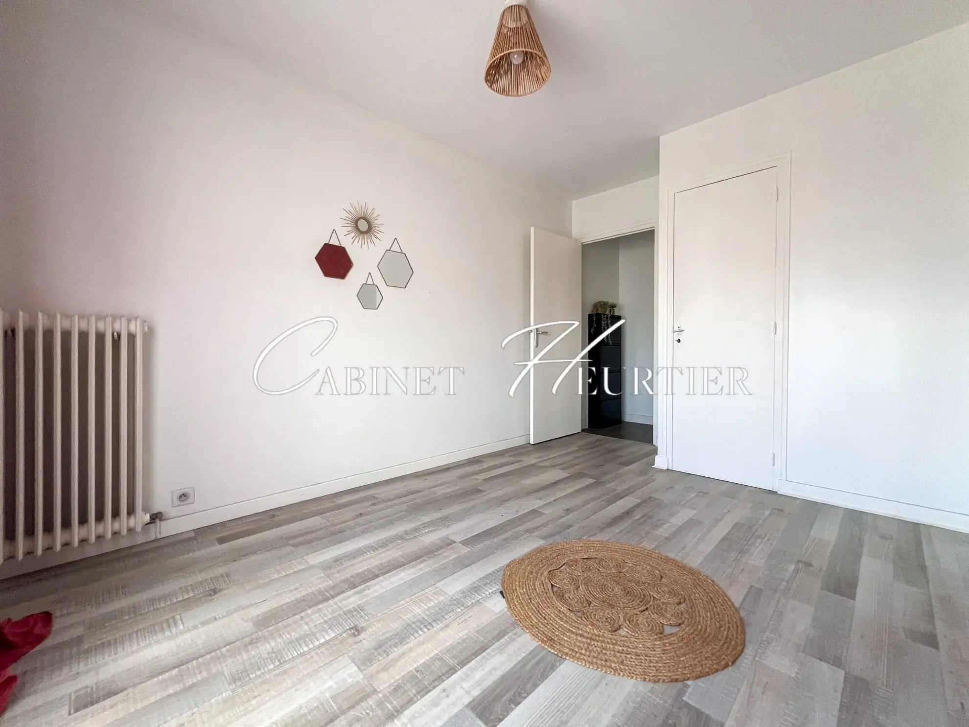 Appartement rénové avec balcon, parking et vue à Grenoble 