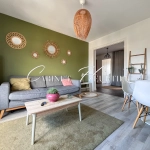 Appartement rénové avec balcon, parking et vue à Grenoble