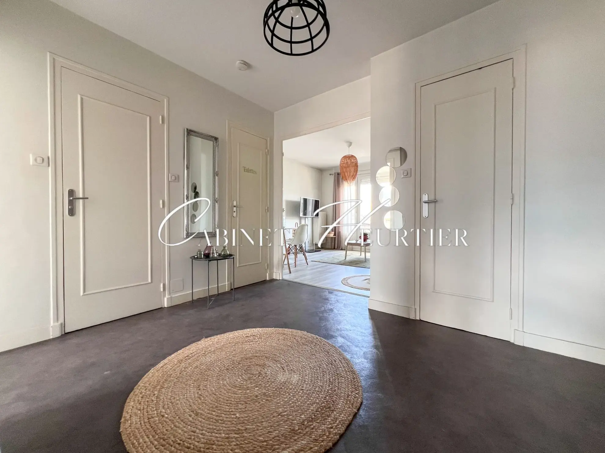 Appartement rénové avec balcon, parking et vue à Grenoble 