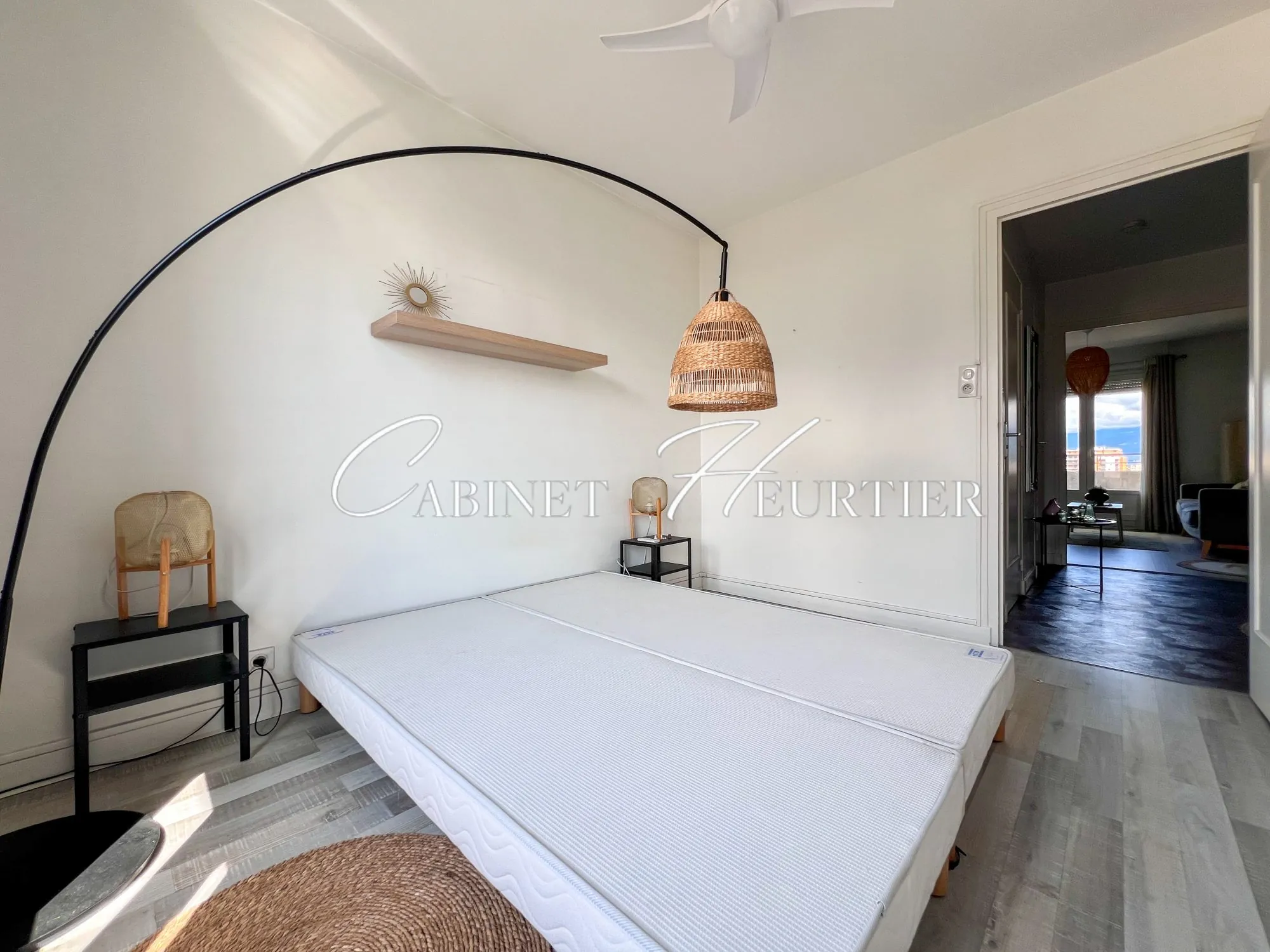 Appartement rénové avec balcon, parking et vue à Grenoble 