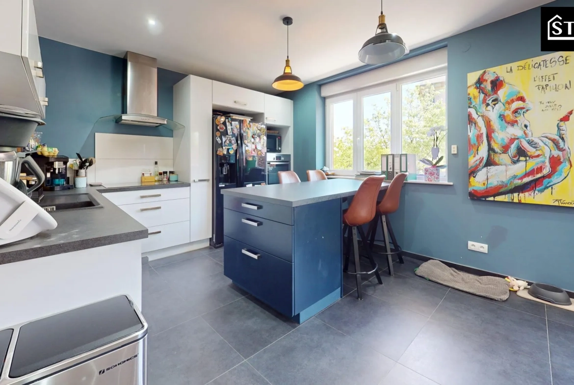 Appartement rénové de 90 m² au centre de Belfort avec balcon et parking 