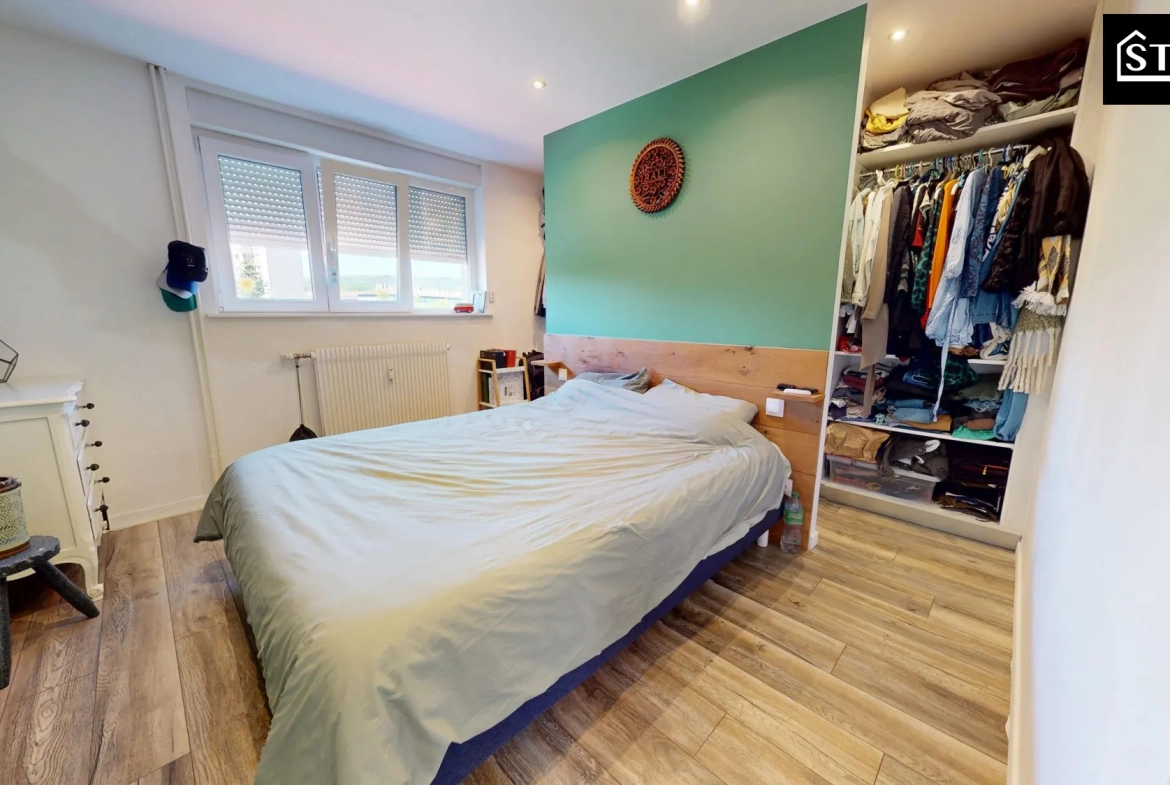 Appartement rénové de 90 m² au centre de Belfort avec balcon et parking 
