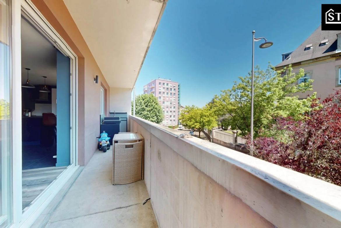 Appartement rénové de 90 m² au centre de Belfort avec balcon et parking 