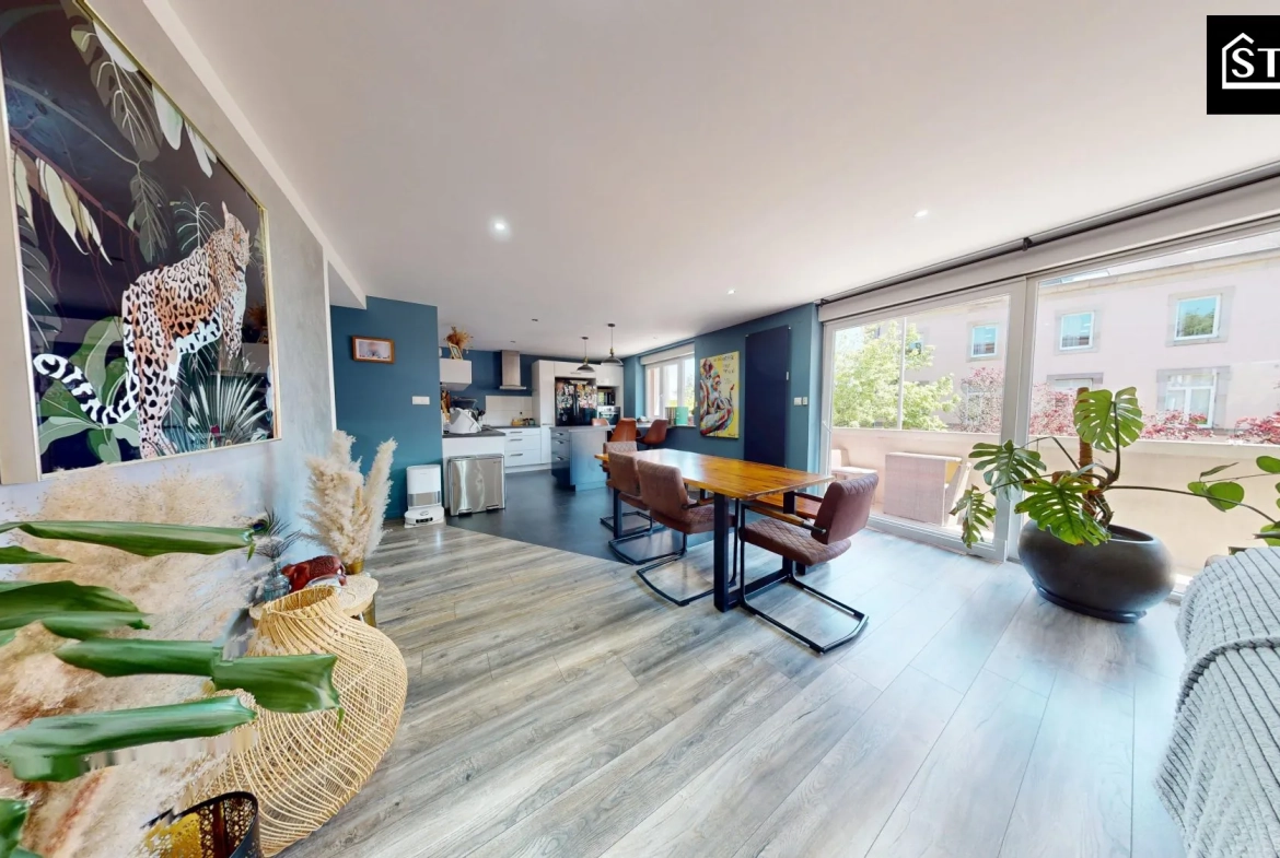 Appartement rénové de 90 m² au centre de Belfort avec balcon et parking 