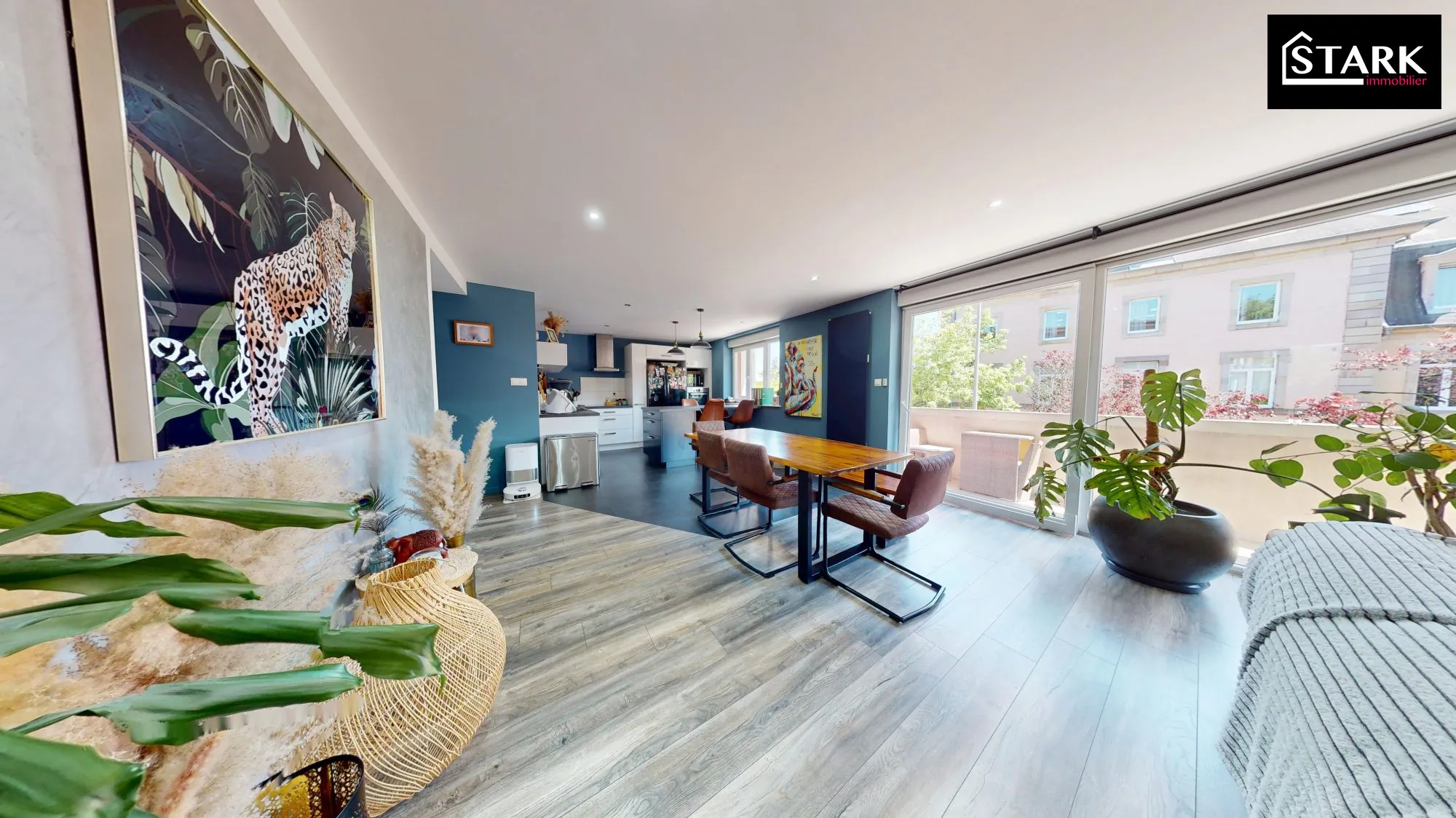 Appartement rénové de 90 m² au centre de Belfort avec balcon et parking 