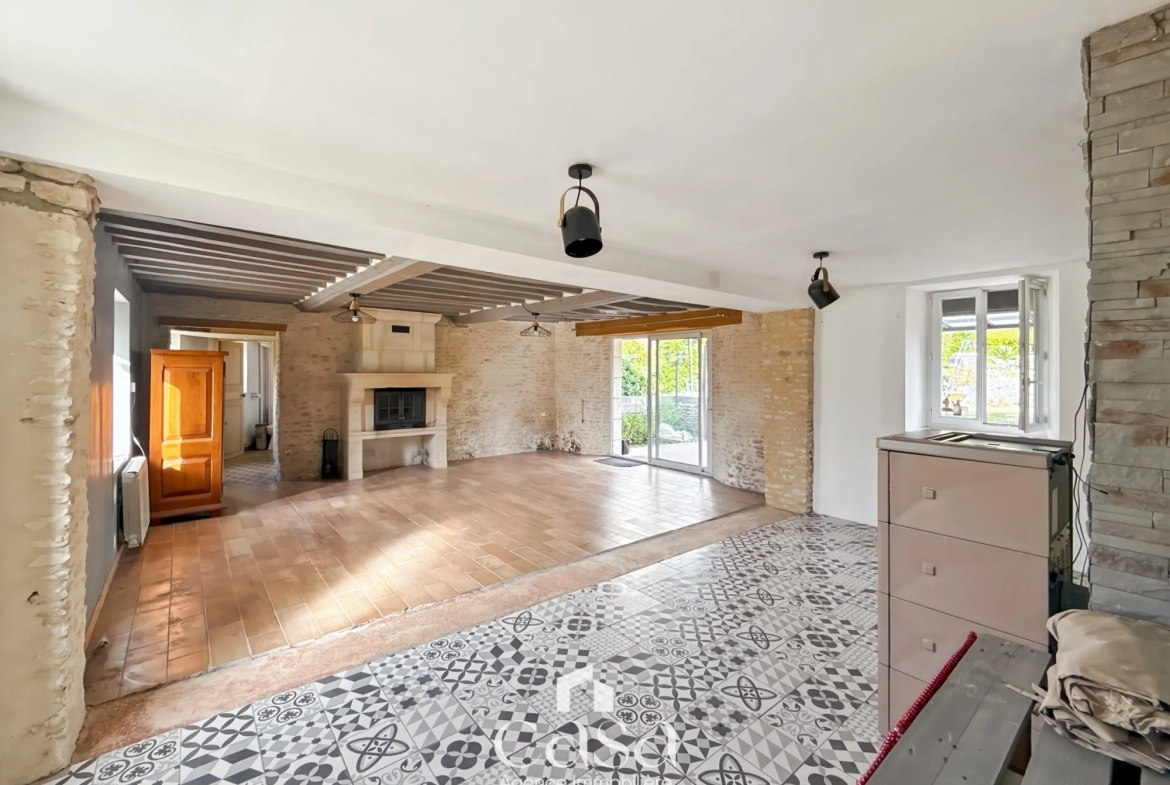 Maison en pierre de 160 m² avec 3 chambres à Le Marais-la-Chapelle 