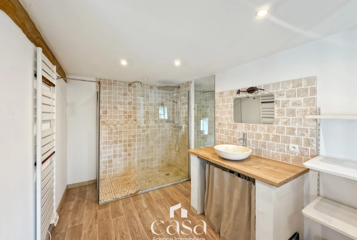 Maison en pierre de 160 m² avec 3 chambres à Le Marais-la-Chapelle 