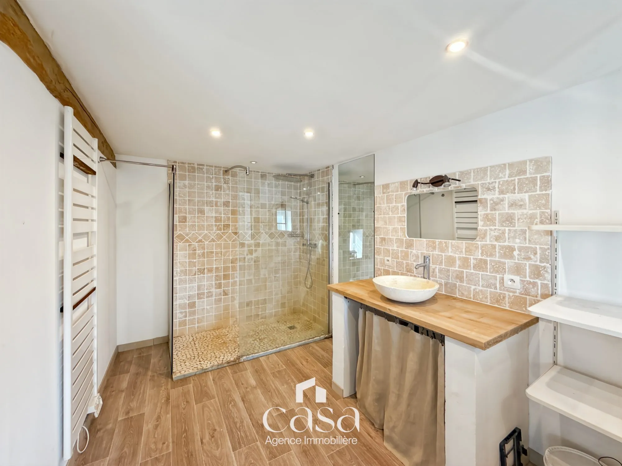 Maison en pierre de 160 m² avec 3 chambres à Le Marais-la-Chapelle 