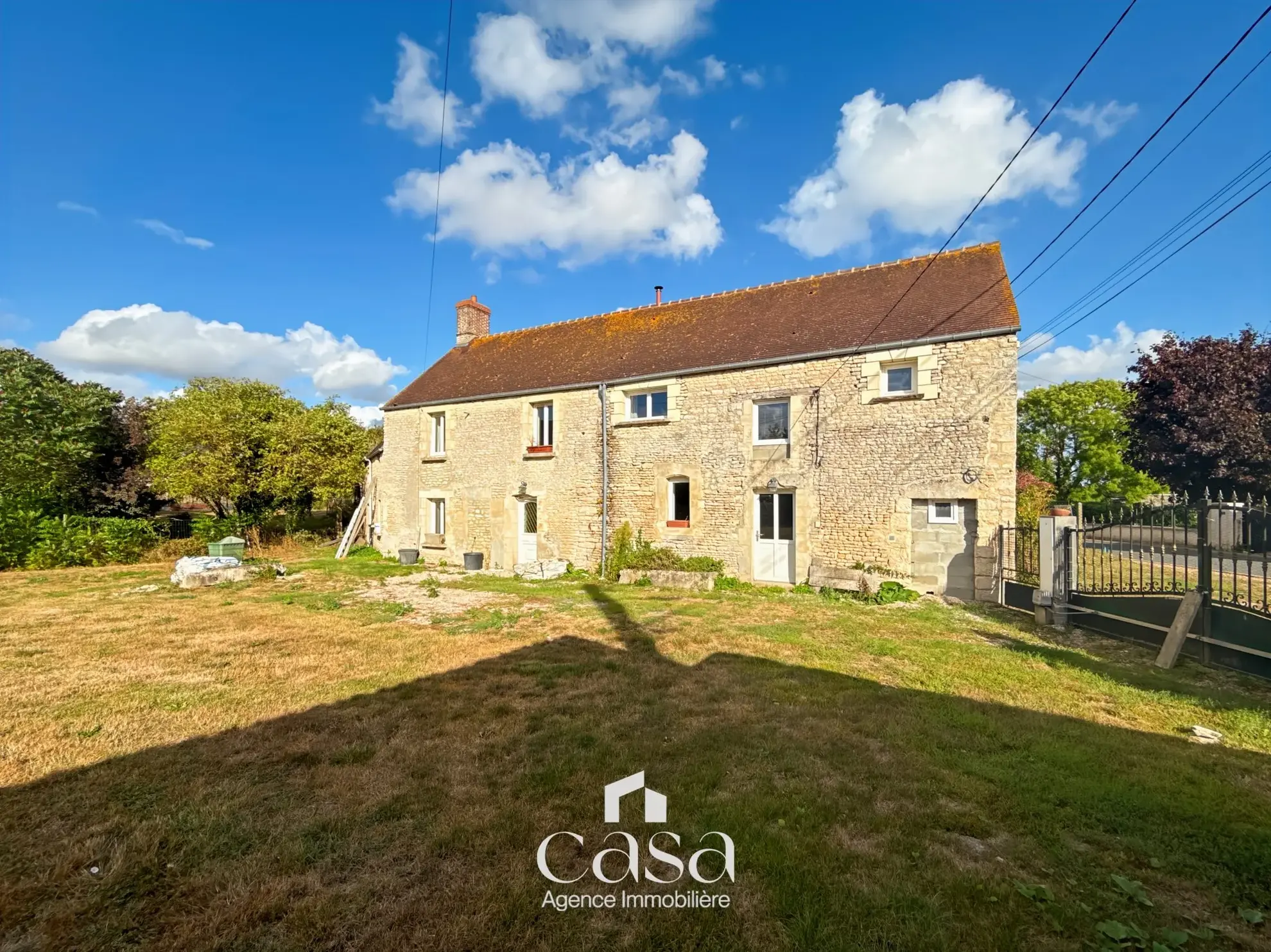 Maison en pierre de 160 m² avec 3 chambres à Le Marais-la-Chapelle 