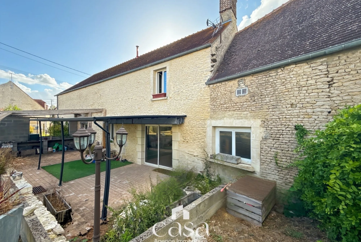 Maison en pierre de 160 m² avec 3 chambres à Le Marais-la-Chapelle 