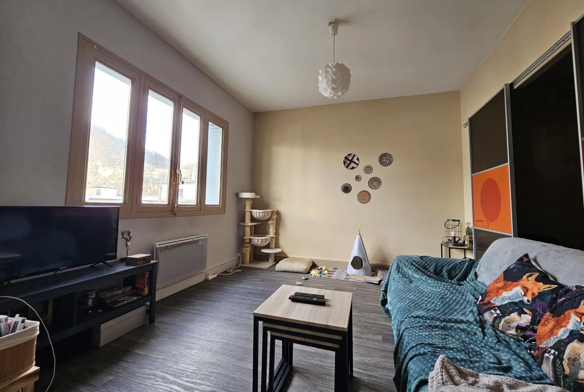 Appartement T1 bis vendu loué à Voiron, idéal investissement 