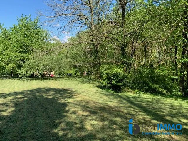 Terrain constructible en campagne à Mazamet, environnement calme et nature 