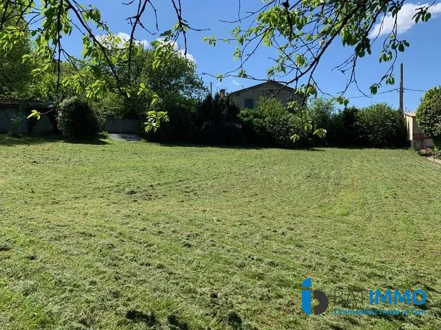 Terrain constructible en campagne à Mazamet, environnement calme et nature 
