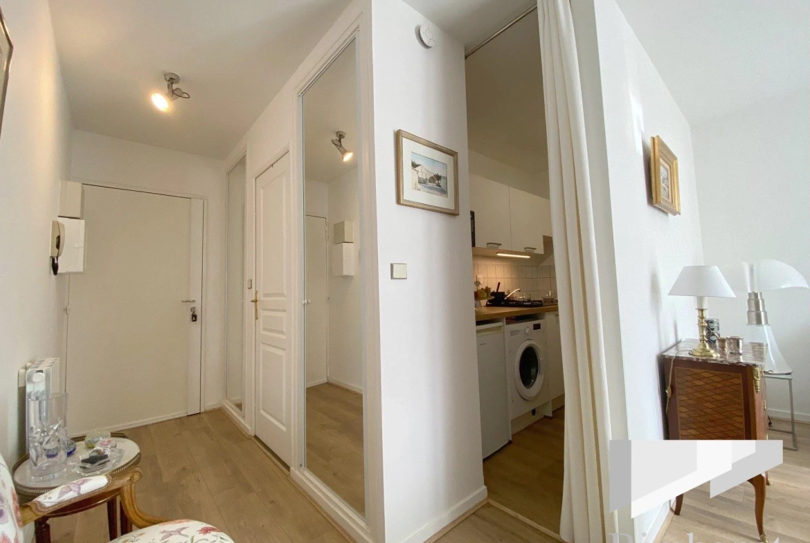 Appartement T2 lumineux de 33,55 m² avec garage et cave à Orléans 