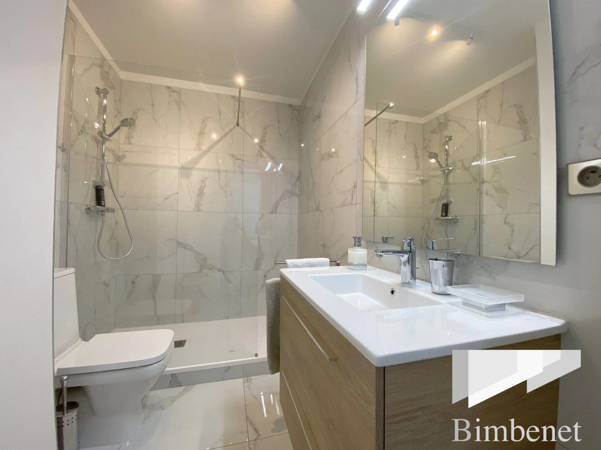 Appartement T2 lumineux de 33,55 m² avec garage et cave à Orléans 