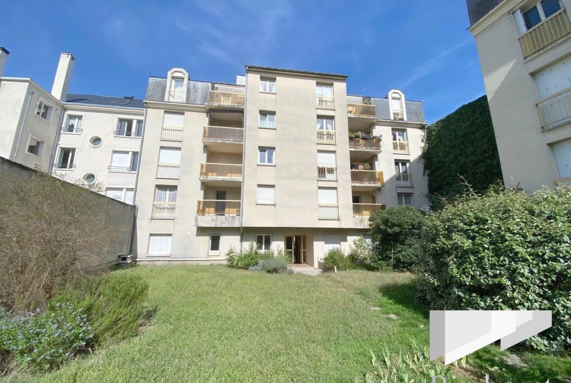 Appartement T2 lumineux de 33,55 m² avec garage et cave à Orléans 