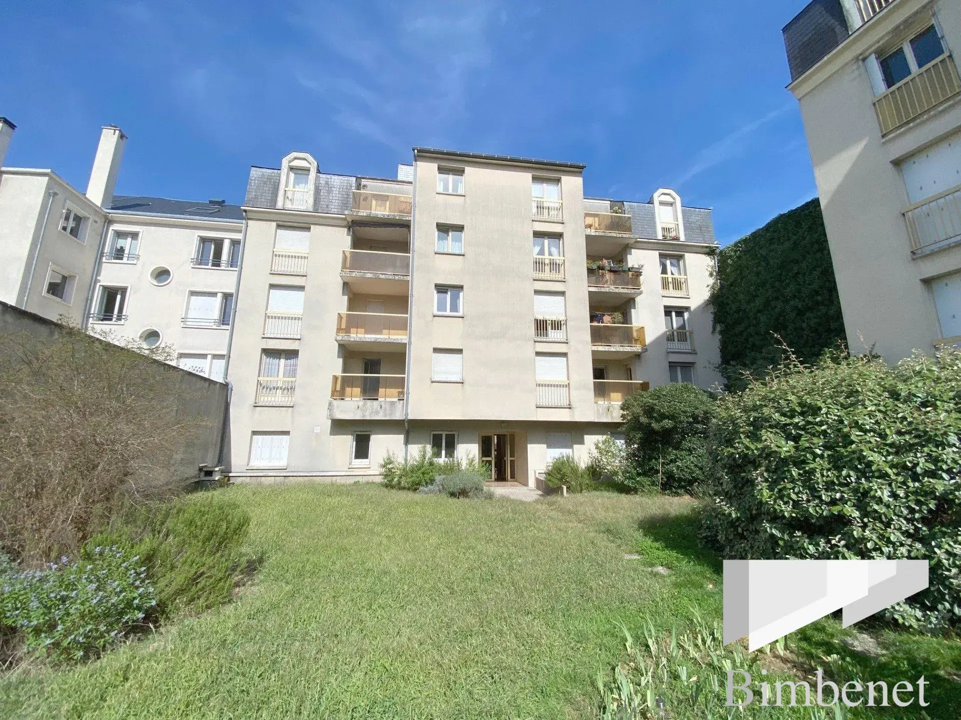 Appartement T2 lumineux de 33,55 m² avec garage et cave à Orléans 