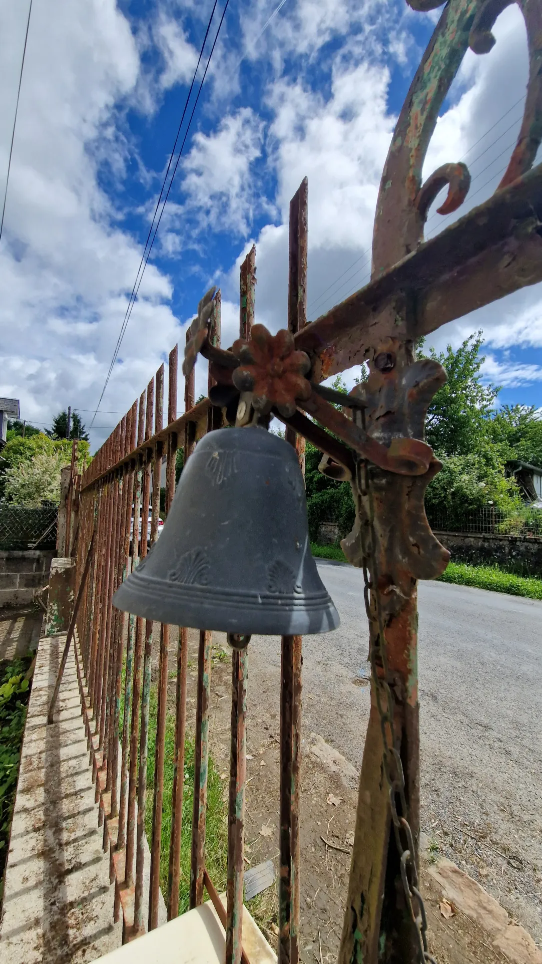 Maison individuelle à Lubersac avec jardin, terrasse et dépendance 