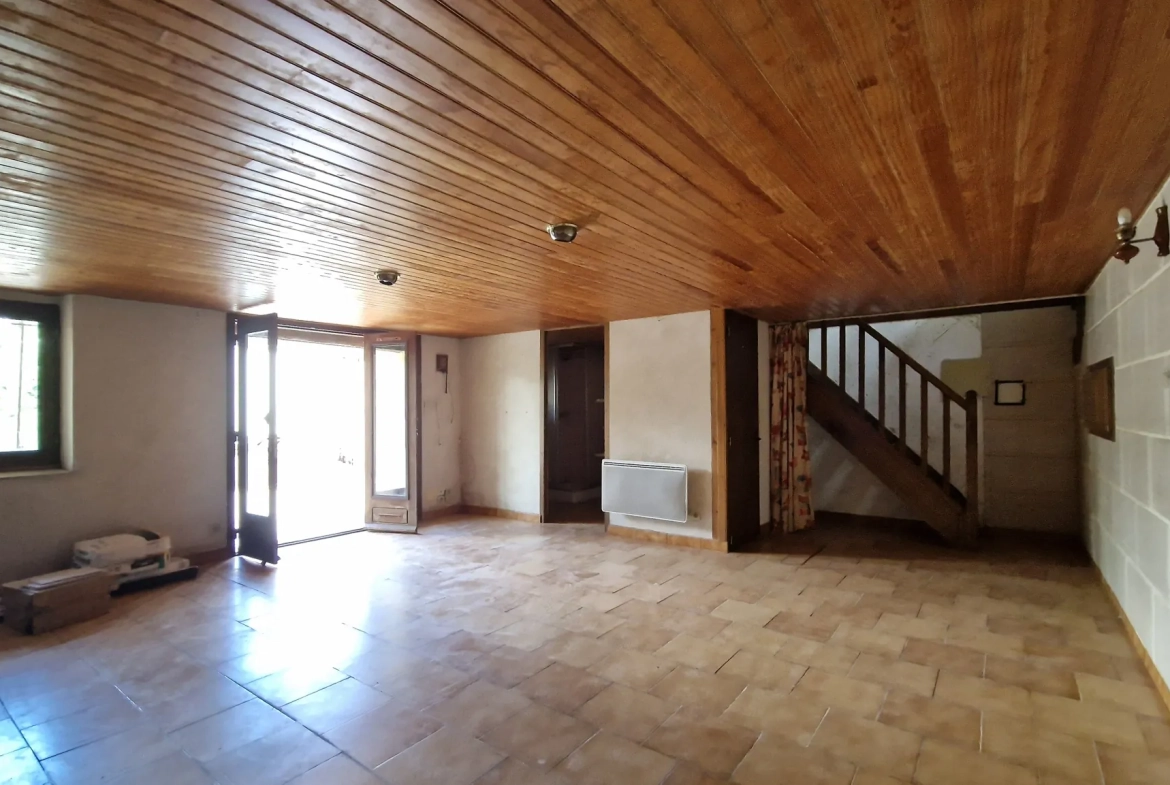 Maison individuelle à Lubersac avec jardin, terrasse et dépendance 