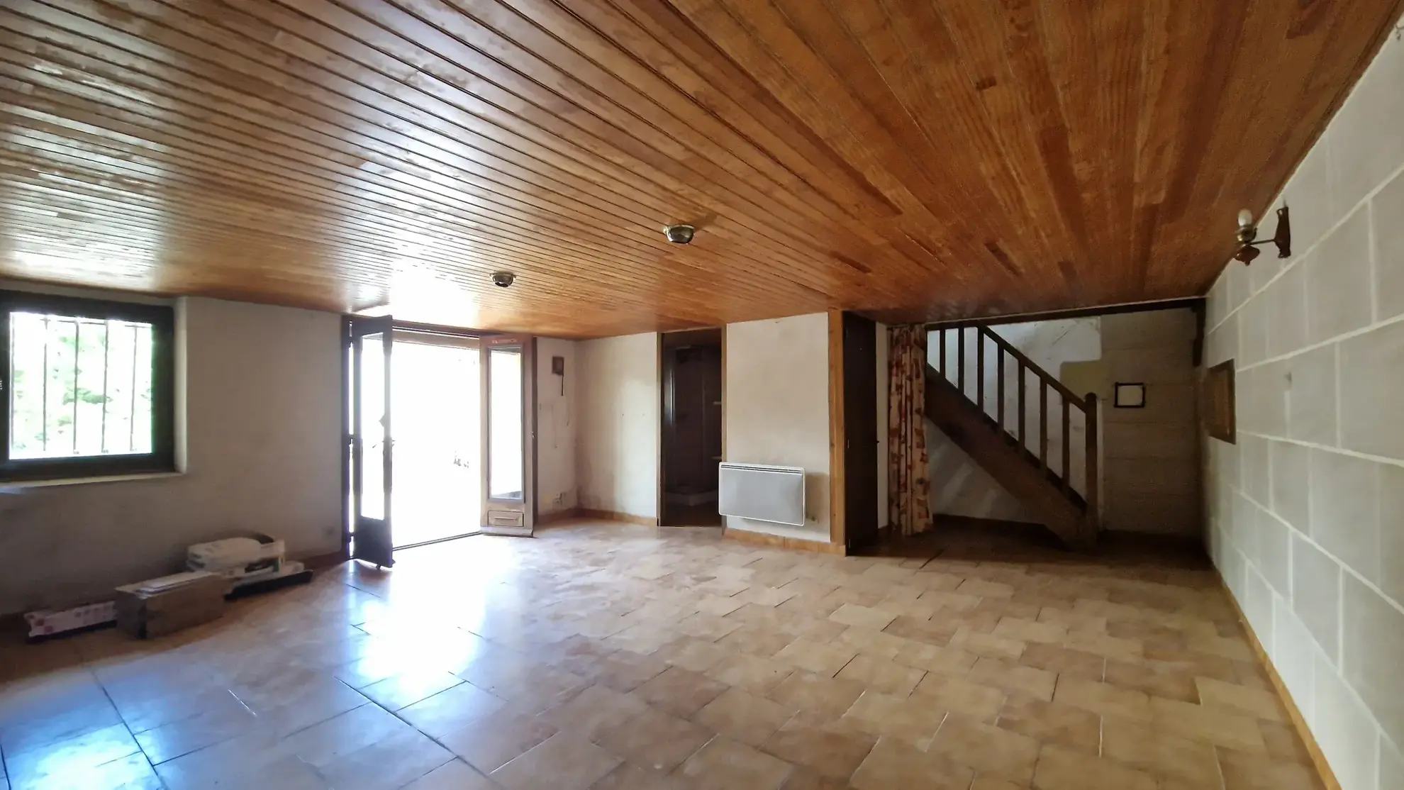 Maison individuelle à Lubersac avec jardin, terrasse et dépendance 