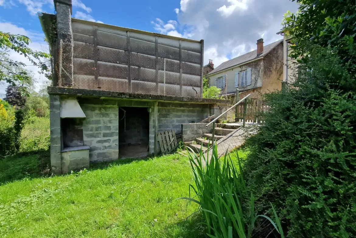 Maison individuelle à Lubersac avec jardin, terrasse et dépendance 