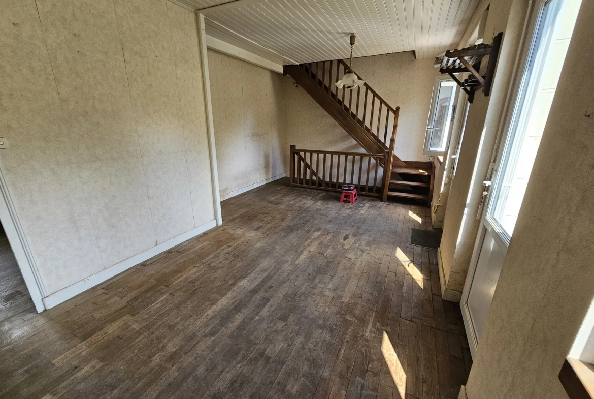 Maison individuelle à Lubersac avec jardin, terrasse et dépendance 
