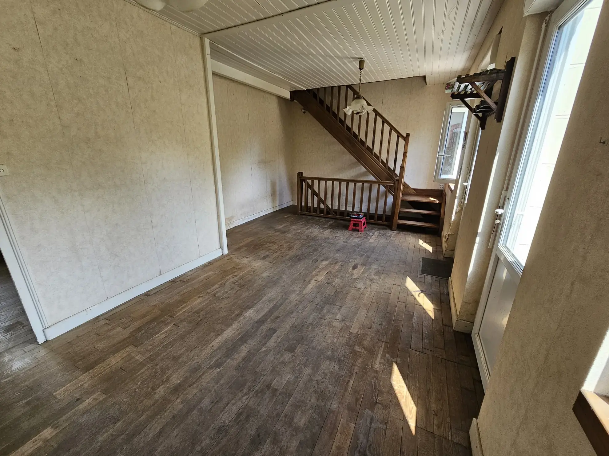 Maison individuelle à Lubersac avec jardin, terrasse et dépendance 