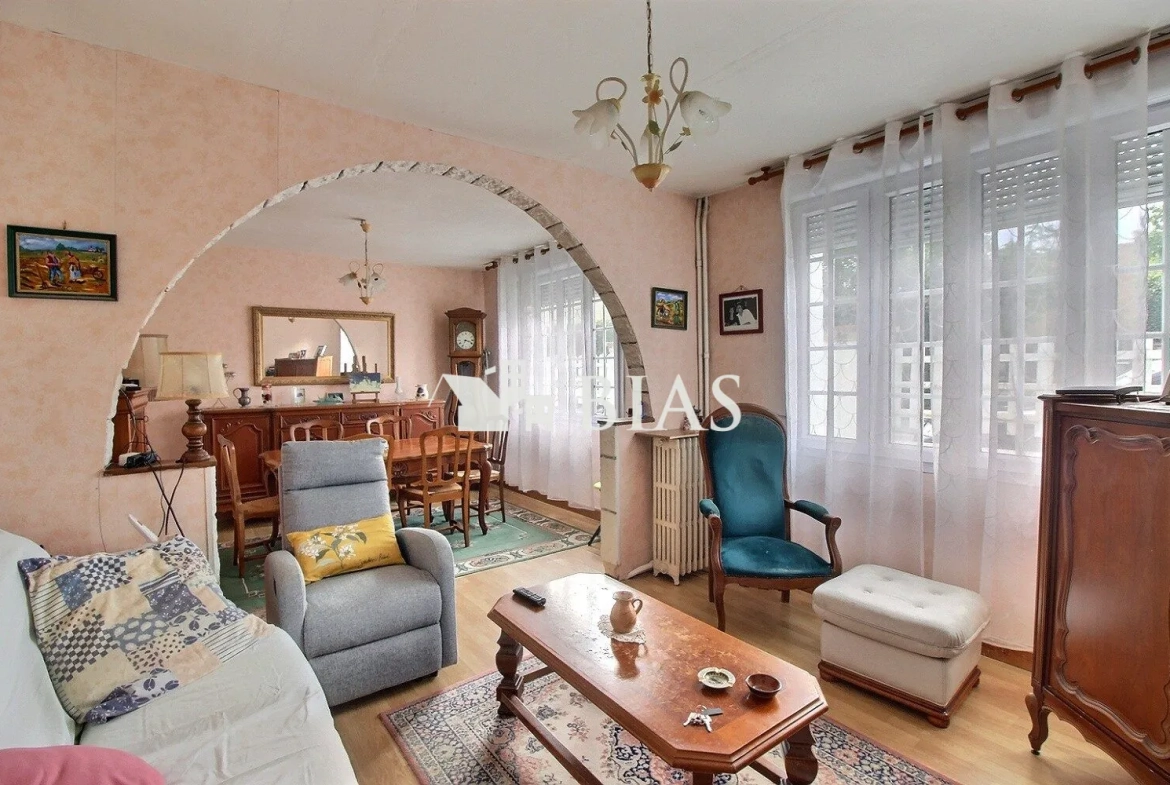 Maison à vendre à Saint-Pierre-lès-Elbeuf avec 3 chambres, dépendance et garage 