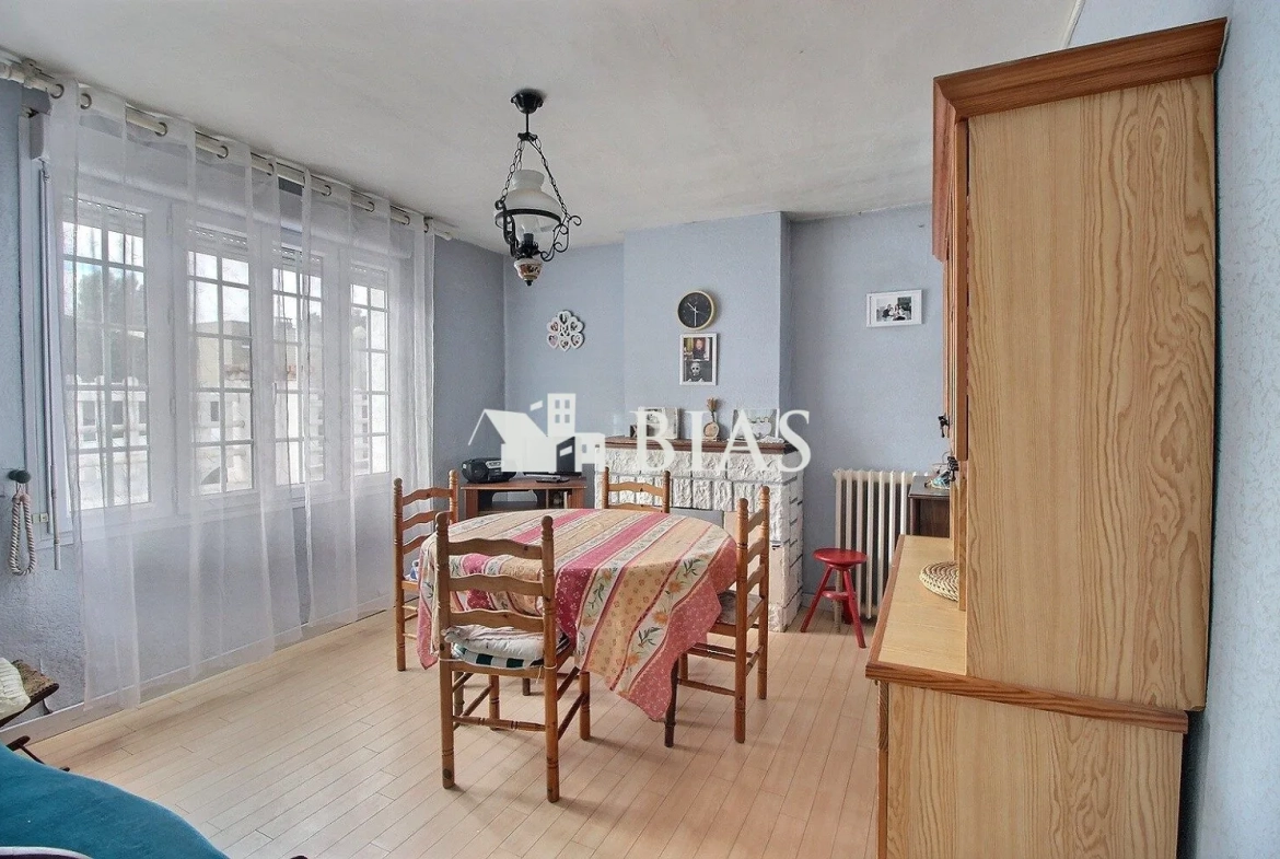 Maison à vendre à Saint-Pierre-lès-Elbeuf avec 3 chambres, dépendance et garage 