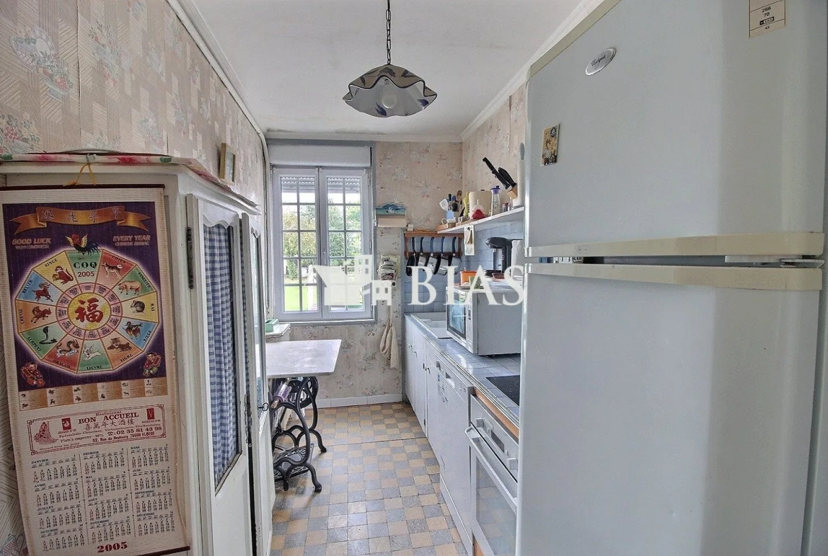 Maison à vendre à Saint-Pierre-lès-Elbeuf avec 3 chambres, dépendance et garage 