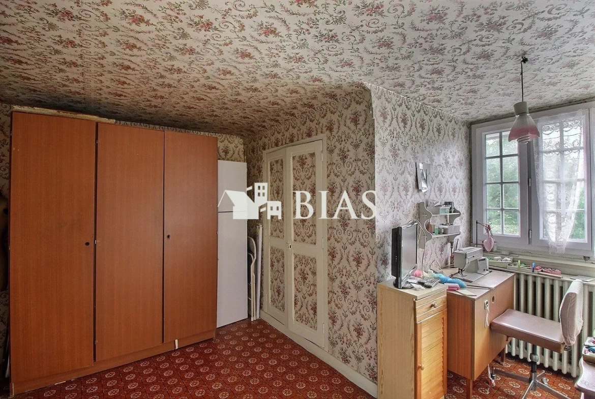 Maison à vendre à Saint-Pierre-lès-Elbeuf avec 3 chambres, dépendance et garage 