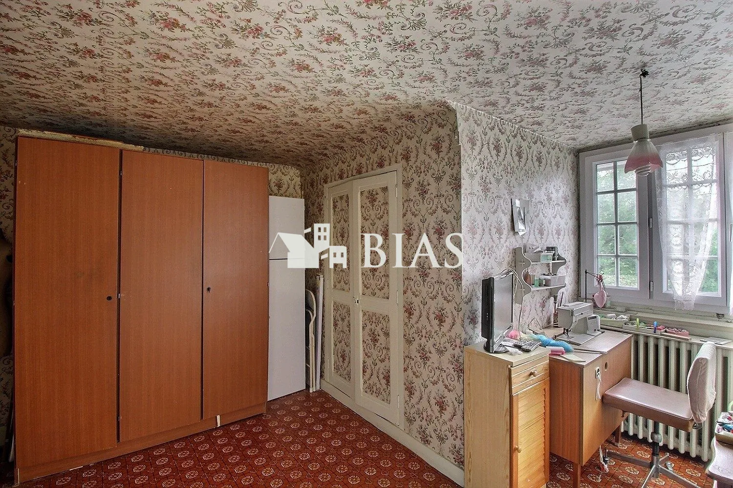 Maison à vendre à Saint-Pierre-lès-Elbeuf avec 3 chambres, dépendance et garage 