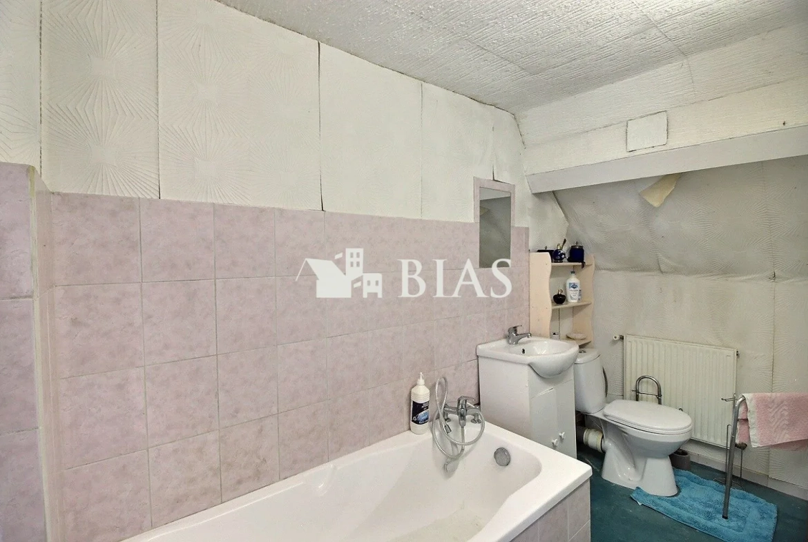 Maison à vendre à Saint-Pierre-lès-Elbeuf avec 3 chambres, dépendance et garage 