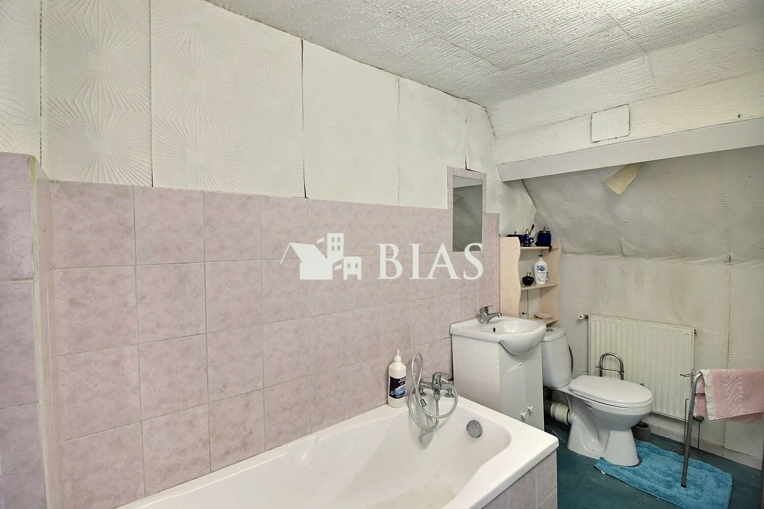 Maison à vendre à Saint-Pierre-lès-Elbeuf avec 3 chambres, dépendance et garage 