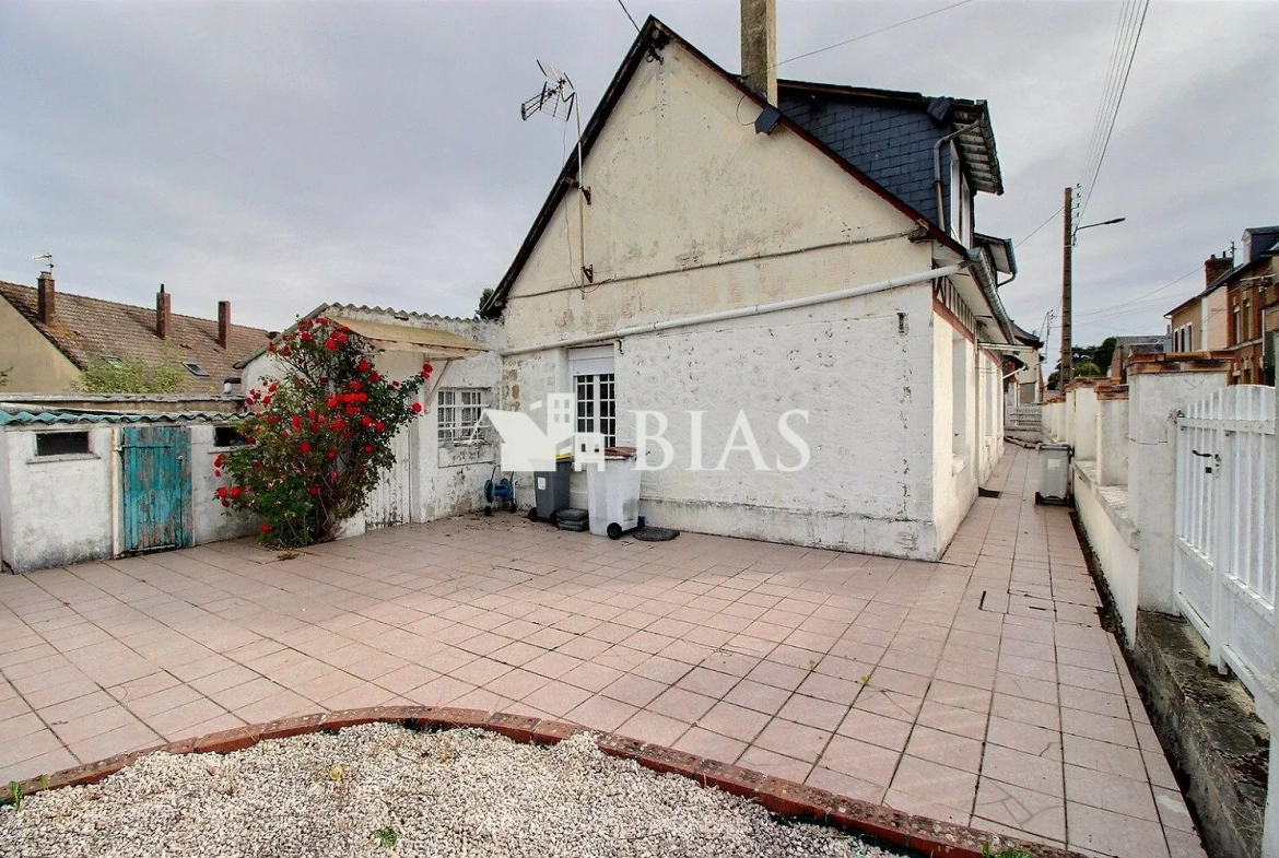 Maison à vendre à Saint-Pierre-lès-Elbeuf avec 3 chambres, dépendance et garage 