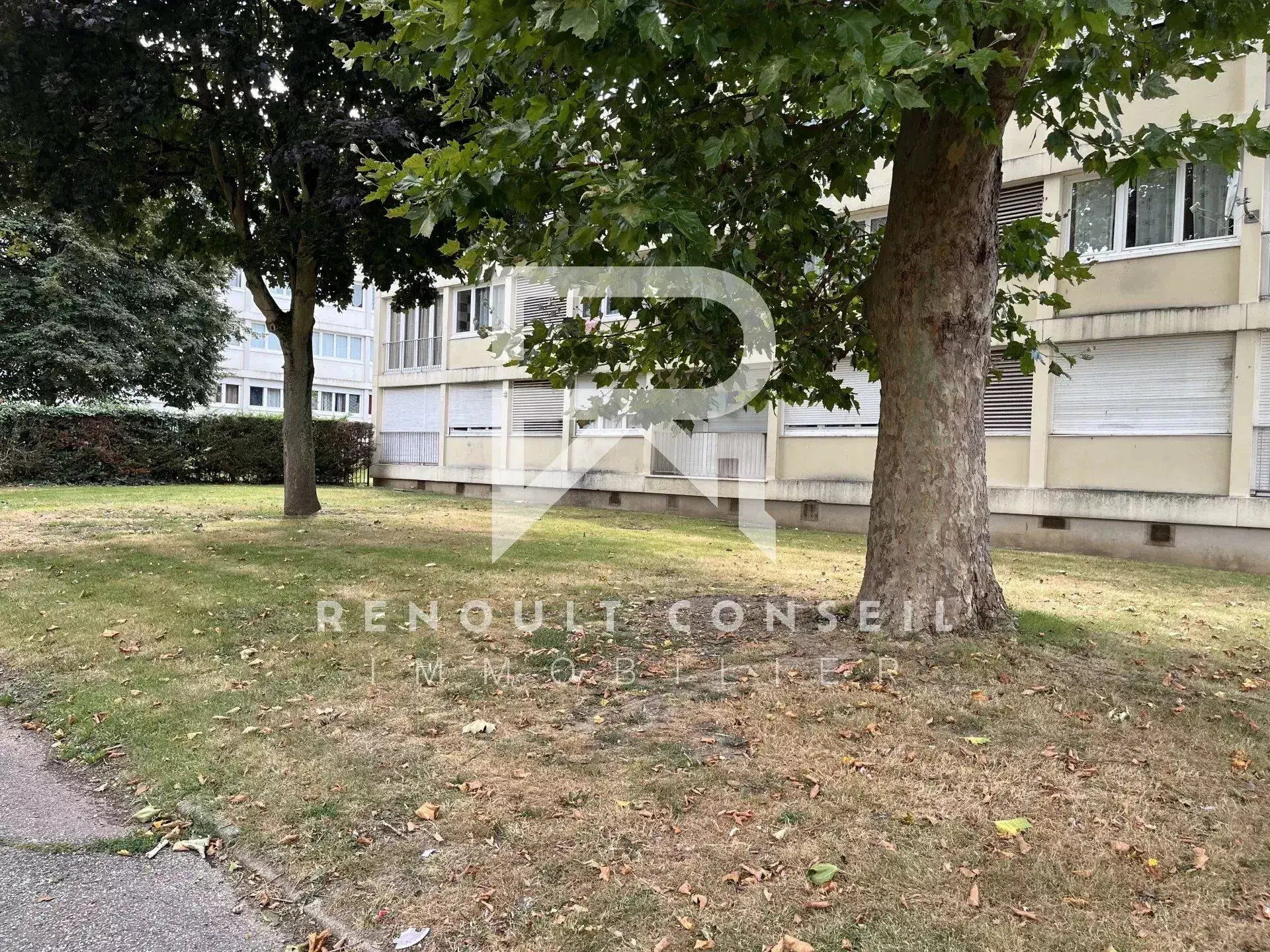 Appartement 2 pièces à vendre à Saint-Étienne-du-Rouvray, proche facultés 