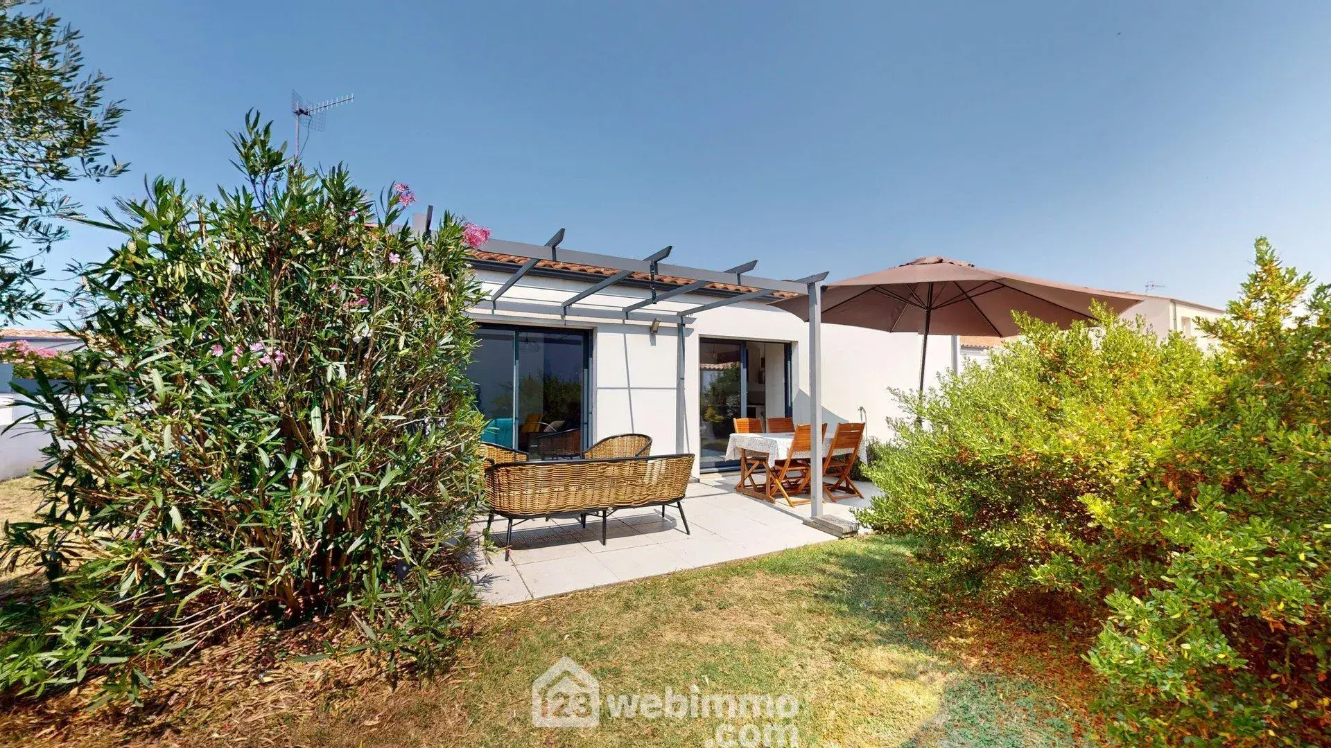 Belle maison récente de 81 m² à Longeville-sur-Mer avec jardin et garage 