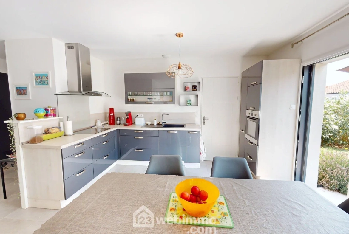 Belle maison récente de 81 m² à Longeville-sur-Mer avec jardin et garage 