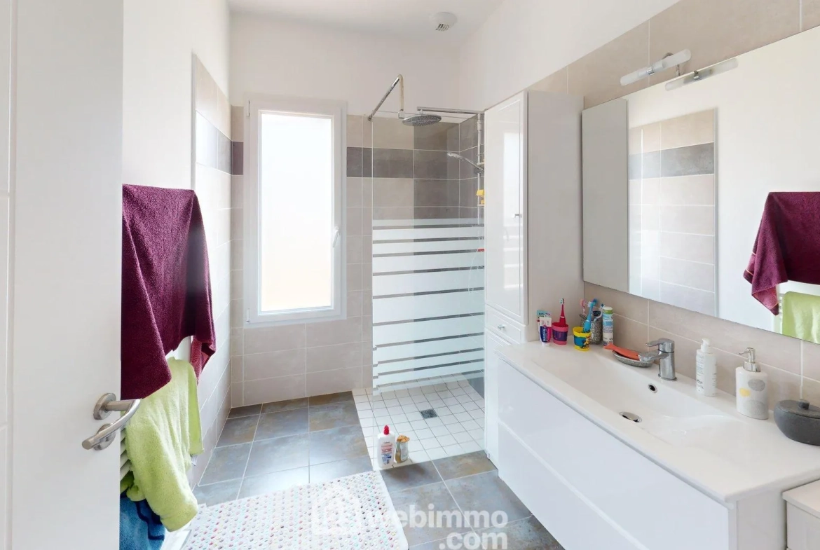 Belle maison récente de 81 m² à Longeville-sur-Mer avec jardin et garage 