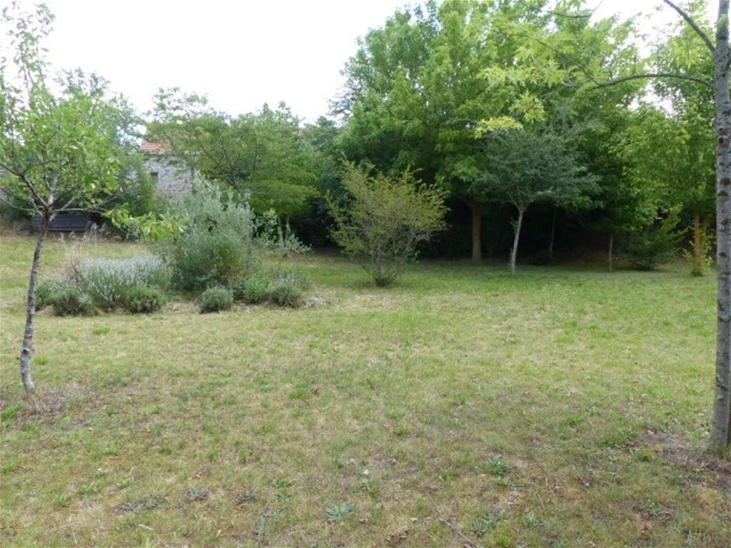Terrain constructible de 1118 m² à Presles-et-Thierny 