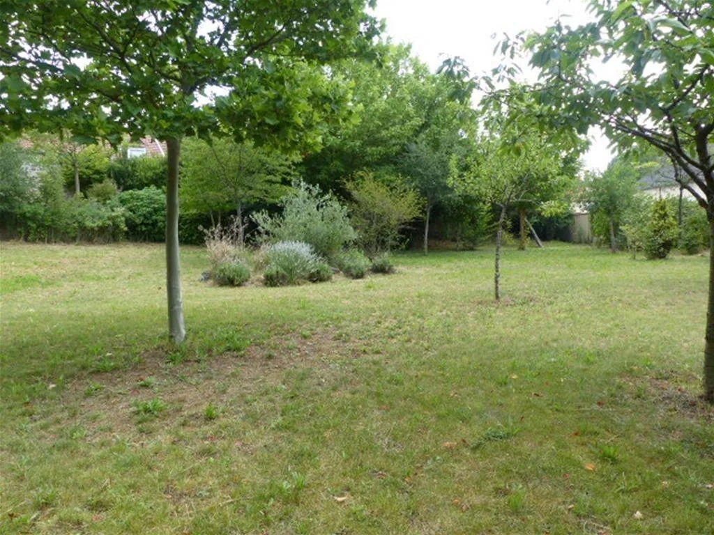 Terrain constructible de 1118 m² à Presles-et-Thierny 