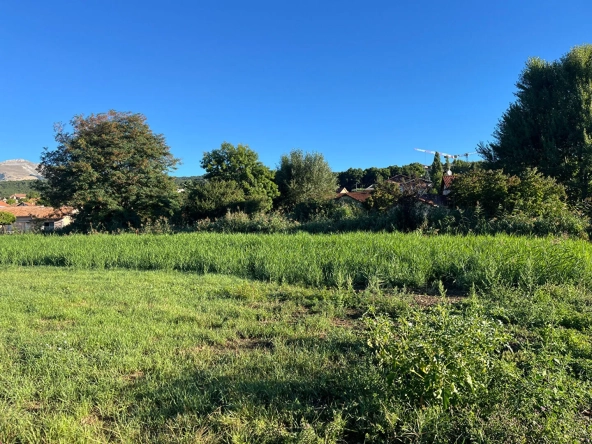 Terrain à bâtir de 593 m² à Gap avec ensoleillement optimal